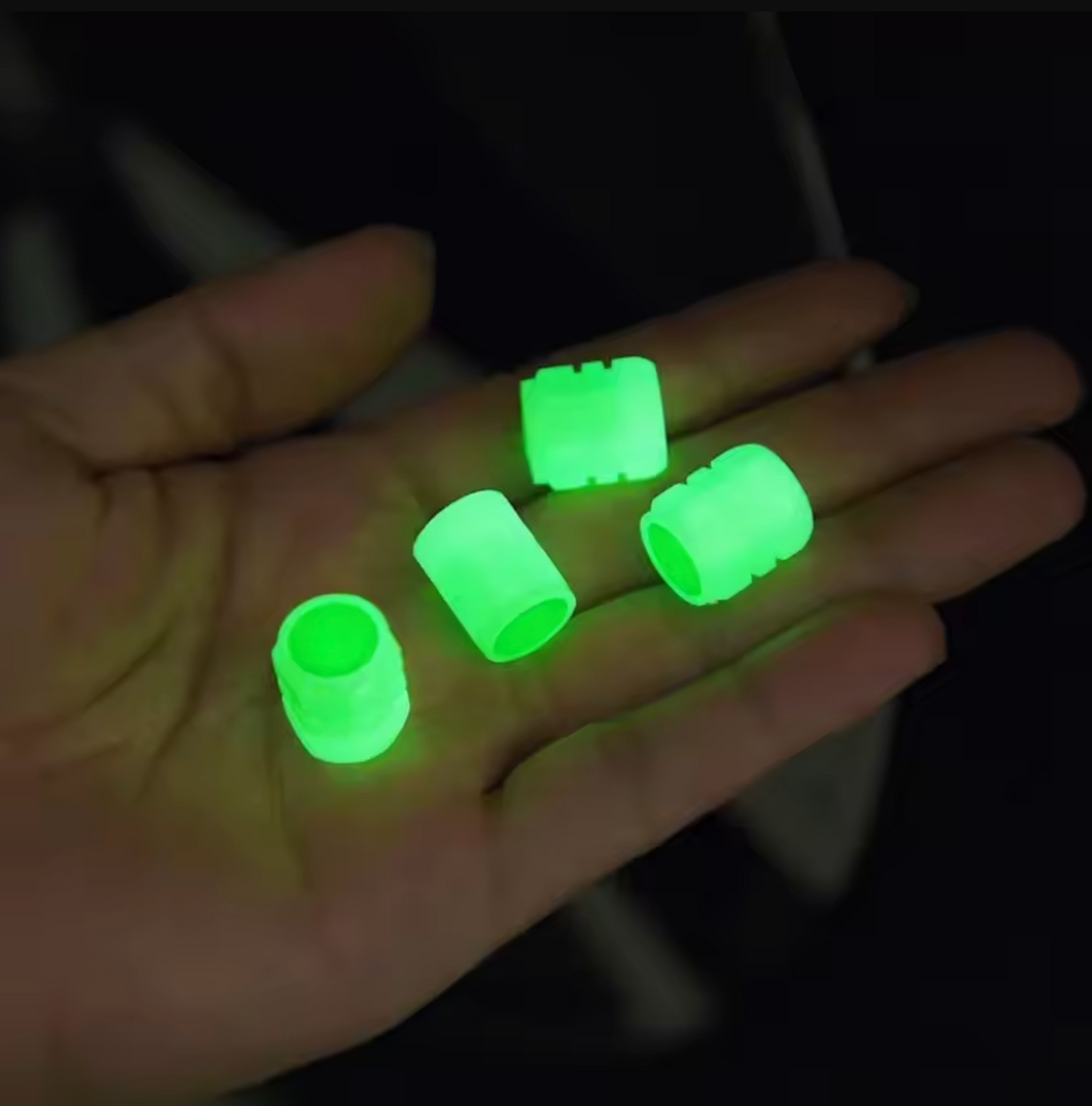 4 sztuki zaślepek zaworów żarowych z logo samochodu (uniwersalne dopasowanie)